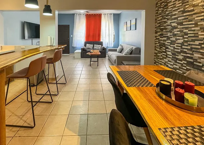 Newly Renovated One-bedroom, One-bath Ground Unit Hébergement de vacances *