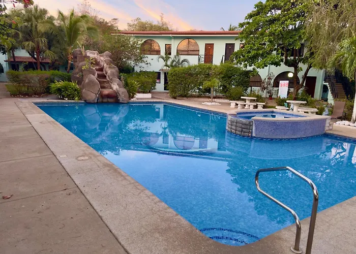 Newly Renovated One-bedroom, One-bath Ground Unit Coco