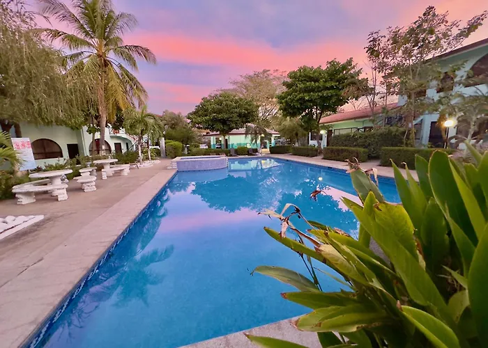Newly Renovated One-bedroom, One-bath Ground Unit Coco